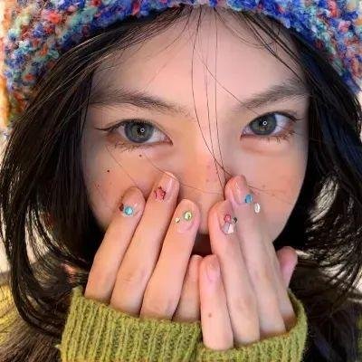 绯红色的窗帘